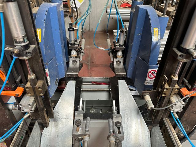 4TC102504-Caselli-Group-TRONCATRICE-DOPPIA-COMEC-TD1200-CAF-R-C-CARICATORE (3).jpeg